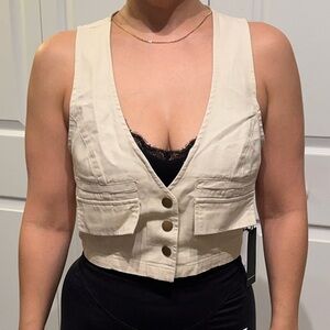 Forever 21 size M NWT cream vest